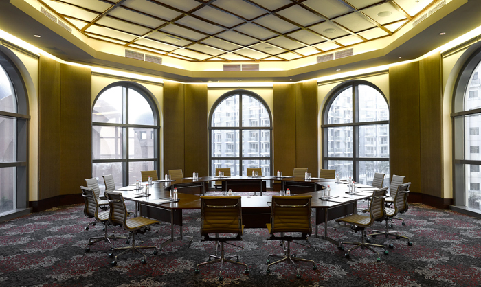 Executive 12 is an octagon shaped meeting room perfect for boardroom meetings