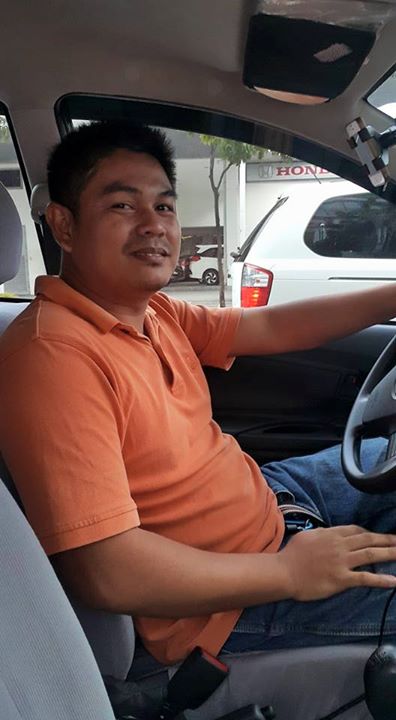 Netizen Praises Honest Driver Who Returns Phone Left in Taxi