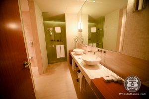 Flying On The Airline of The Year : Qatar Airways - The Five-Star Experience 20 qatar airways best airline business class doha hamad international airport hotel when in manila 2316