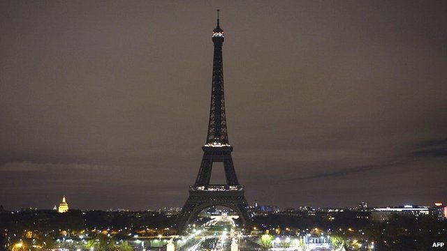 LOOK: Rizal Monument Lights Up with the Colours of the French Flag to Show Respect 1 Eiffel Tower lights off