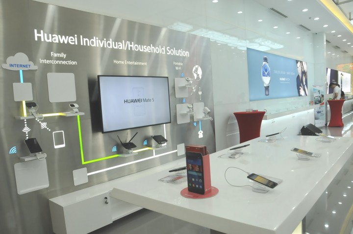 Experience Huawei at Mall of Asia