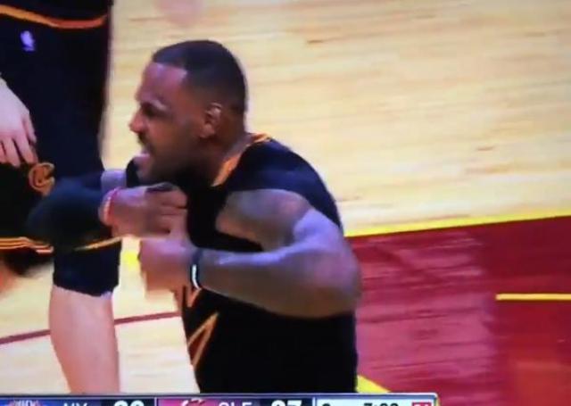 Lebron james hotsell cavs sleeved jersey