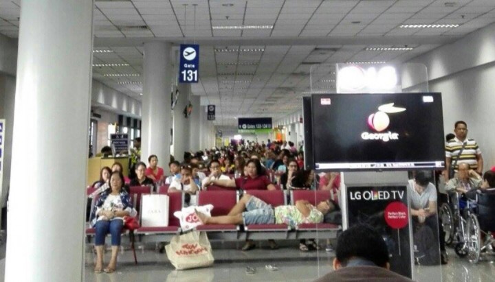 Man Sleeps at NAIA 3 and Takes Up a Lot of Seating Space