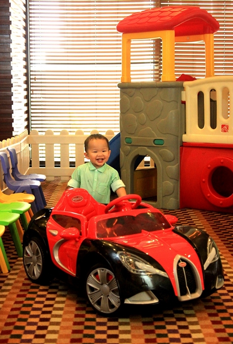 Experience a Fun-Filled Holiday at Holiday Inn Manila Galleria! 1 Holiday Inn Christmas