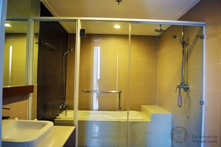 The Ritz Hotel - Grand Deluxe Bathroom