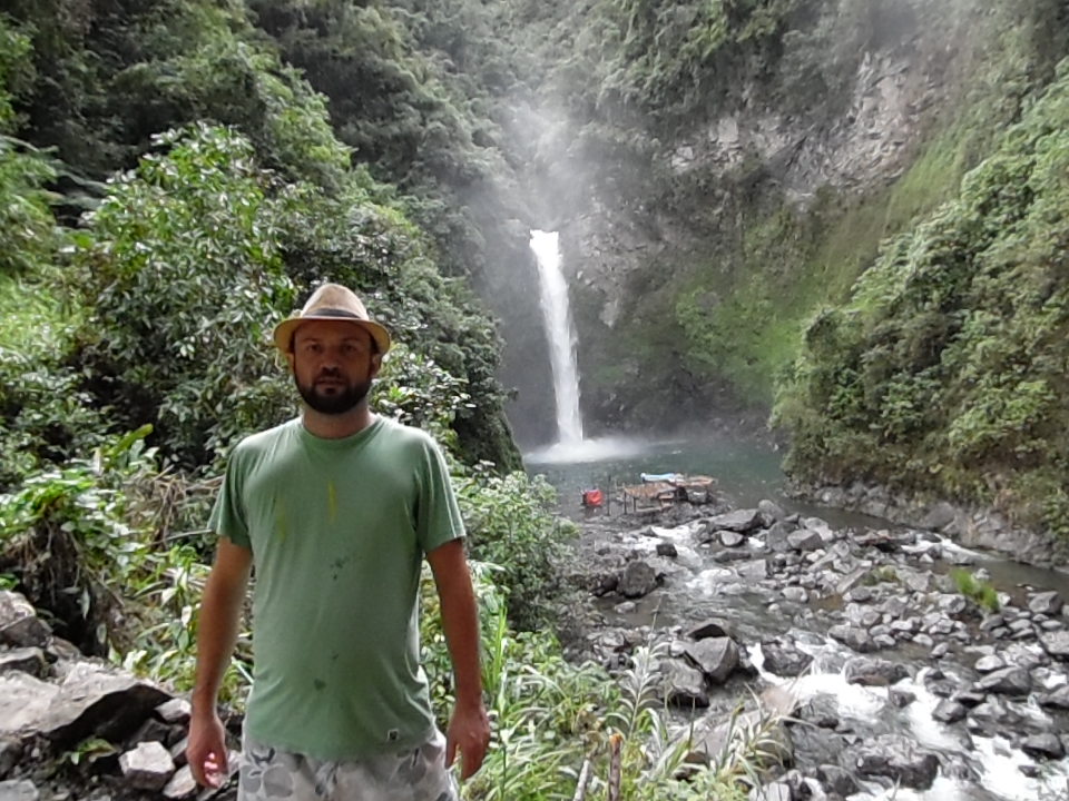 Netizen Asks: Help Locate The Foreigner Who Lost His Camera While Visiting The Philippines 2 Foreigner lost camera