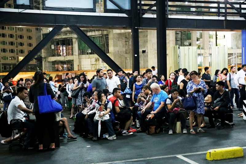 Commuters of Makati Photo3