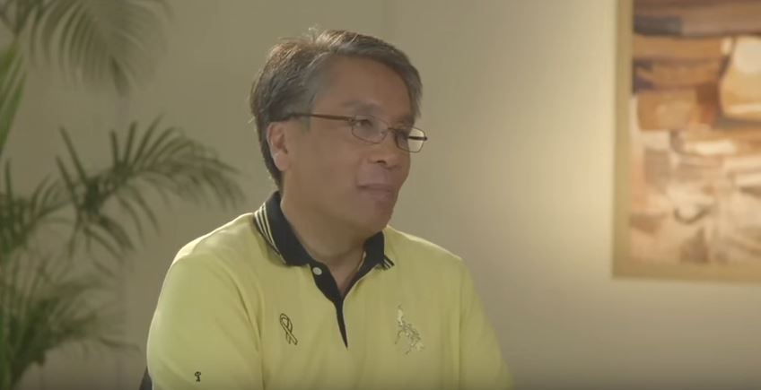 Mar Roxas Says He is Against Divorce, Gay Marriage