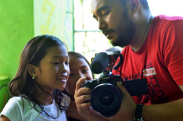 Christmas Out reach in Payatas - Teaching Animation 2