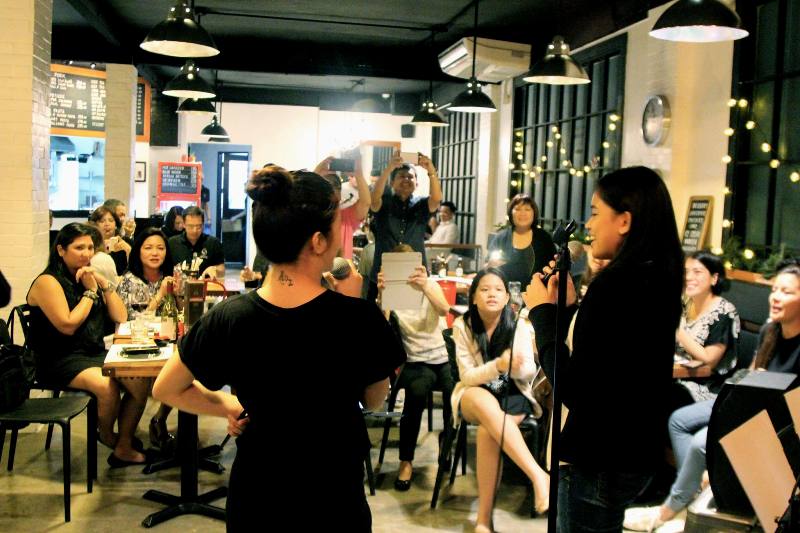 Hai Chix and Steaks Acoustic Night (2)