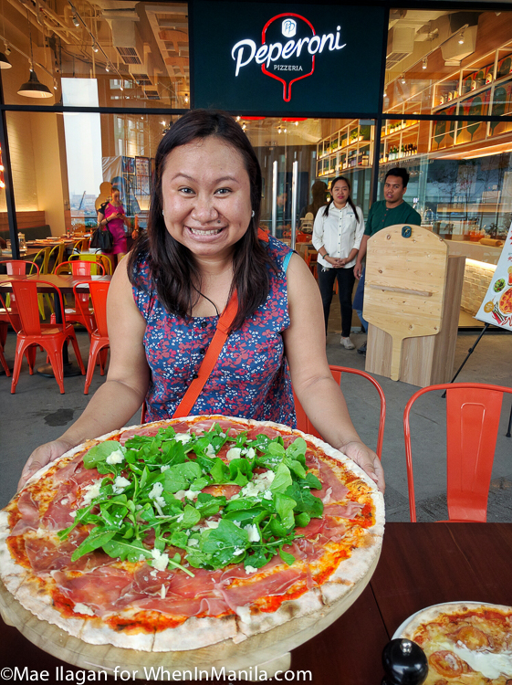 Munch Town Peperoni Pizzeria Fely J's Up Town Mall Megaworld Mae Ilagan When in Manila (1 of 6)