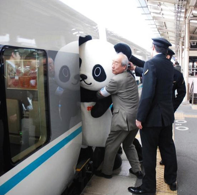 8 Photos of Japanese Mascots Getting Stuck in Things that are Too Damn Cute 5 8 Photos of Japanese Mascots Getting Stuck in Things that are Too Damn Cute