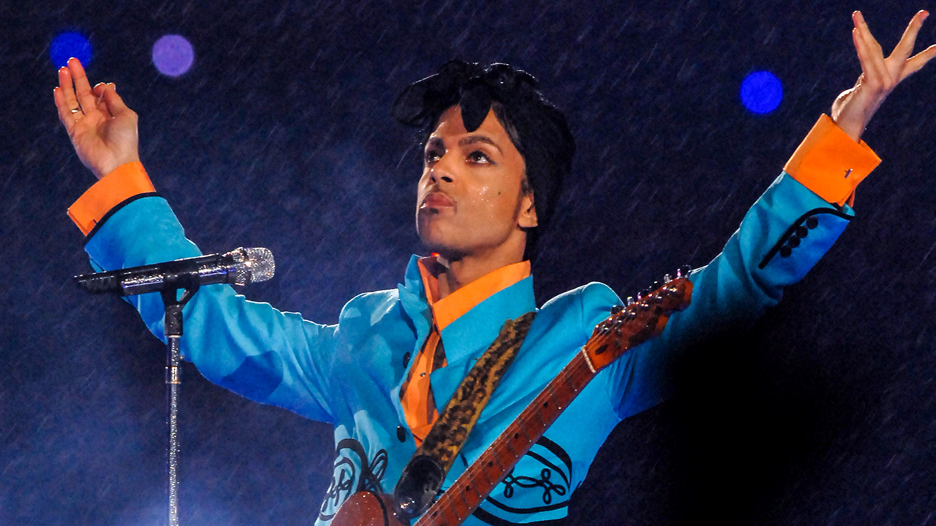 WATCH Prince's Legendary Super Bowl Halftime Show Performance
