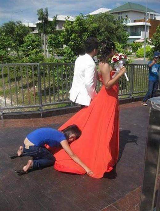 LOOK These Wedding Photographers Will Do Anything for a Good Shot 6