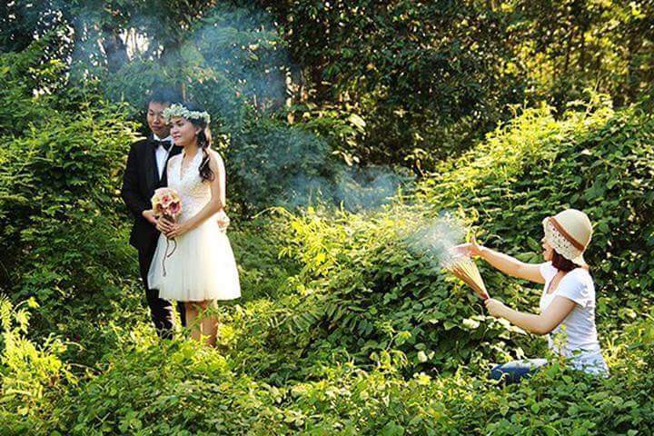 LOOK These Wedding Photographers Will Do Anything for a Good Shot 8