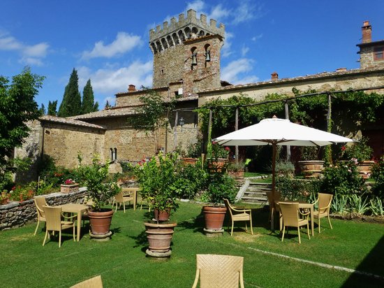 Here are the Details to Isabelle Daza's Wedding in Italy! 1 Here are the Details to Isabelle Daza's Wedding in Italy