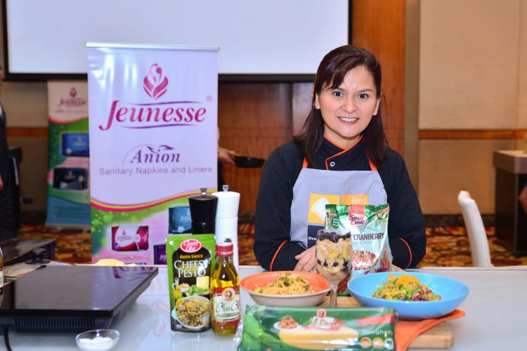 Feed 5000 chef mom-instructor Len Santos-Ding teaches healthy one-pan and one-pot recipe meals using Simply Cereal, Clara Ole, Al Dente Pasta and Al Dente Virgin and Extra Virgin Olive Oils