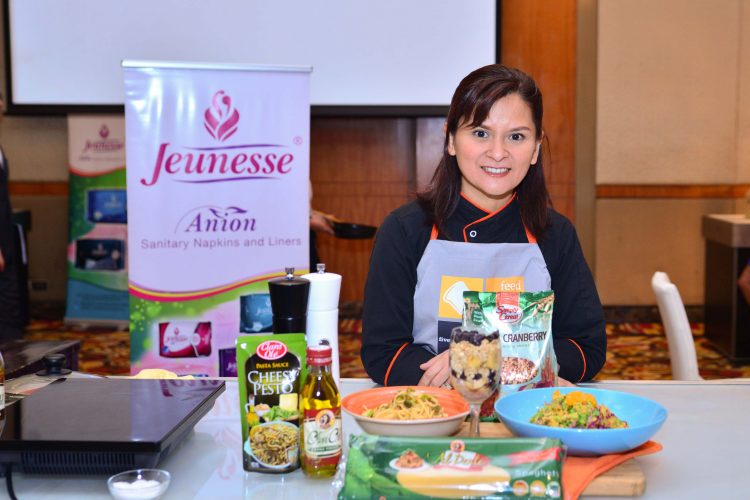 Feed 5000 chef mom-instructor Len Santos-Ding teaches healthy one-pan and one-pot recipe meals using Simply Cereal, Clara Ole, Al Dente Pasta and Al Dente Virgin and Extra Virgin Olive Oils 