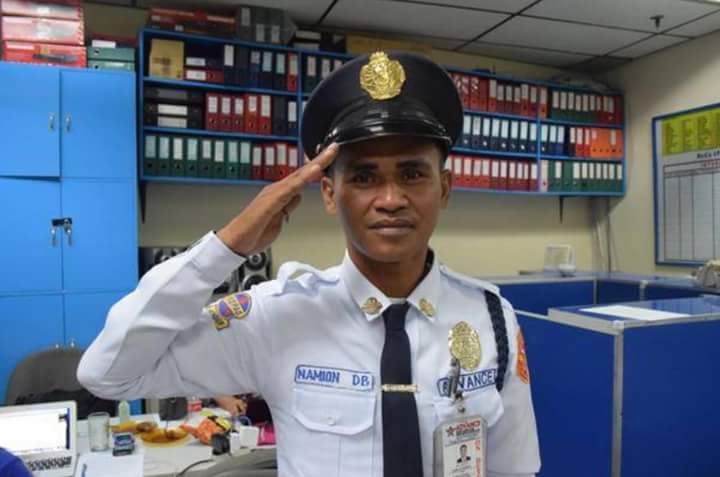 security guard returns money
