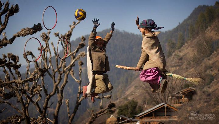 Teacher Set Up Photoshoot so His Students Look Like They're Playing Quidditch Harry Potter