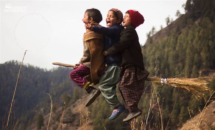 Teacher Set Up Photoshoot so His Students Look Like They're Playing Quidditch Harry Potter