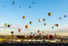 Beautiful Timelapse Video of Hot Air Balloons Launching Into the Sky