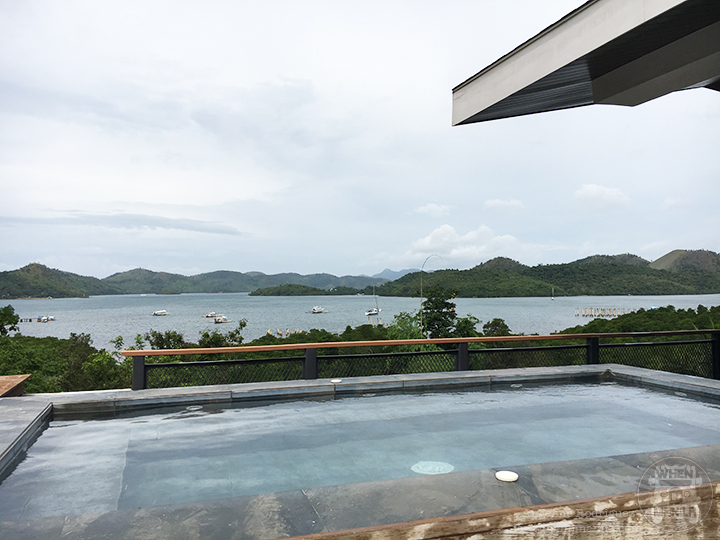 coron-the-funny-lion-jacuzzi-rooftop