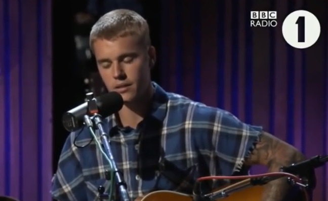 Watch Justin Bieber Covers Tracy Chapman S Fast Car When In Manila