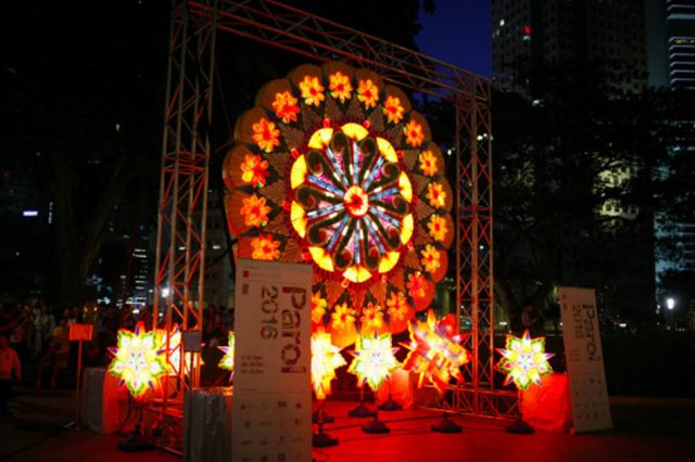 LOOK Filipino Community Gives Singaporean Government a Giant Parol