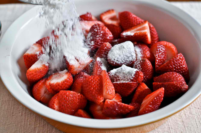 Easy and Yummy Mug Recipes For Lazy Cooks 12 mug strawberry pie