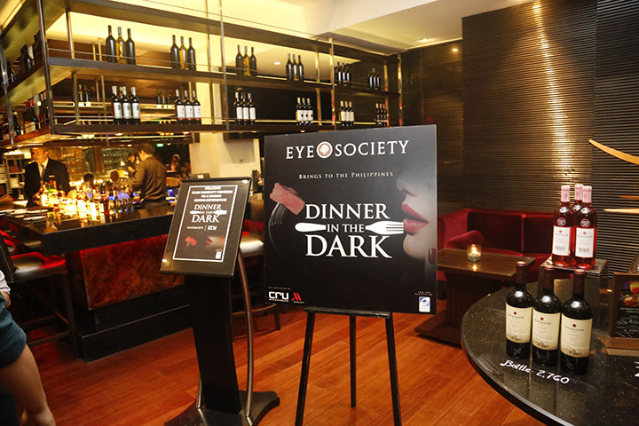 dine-in-the-dark-d