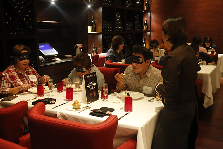 dine-in-the-dark-c