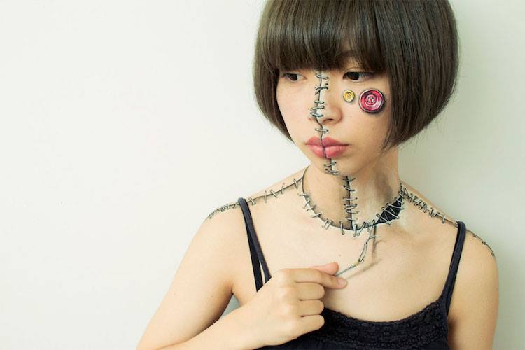 Artist Creates Mind-Bending Illusions Using Body Paint
