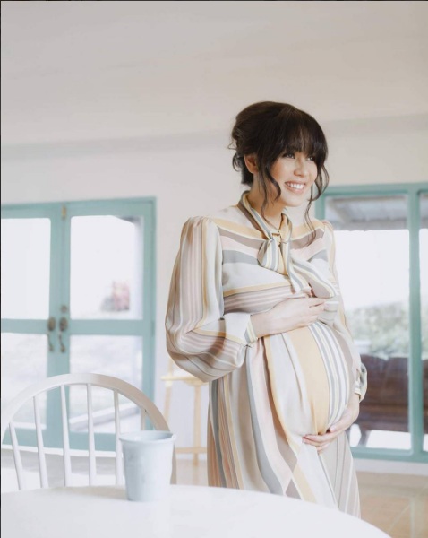 Neri Naig Maternity Shoot