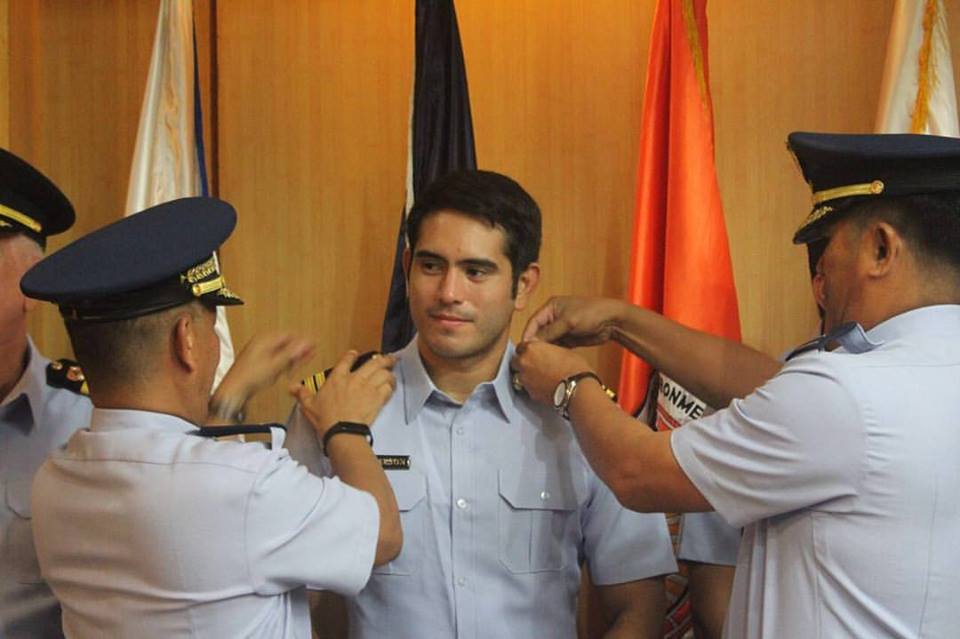 gerald-anderson-is-now-an-officer-with-rank-of-lieutenant-for-ph-coast-guard