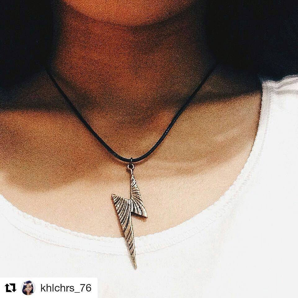harry-potter-lightning-necklace-fandom-trinkets