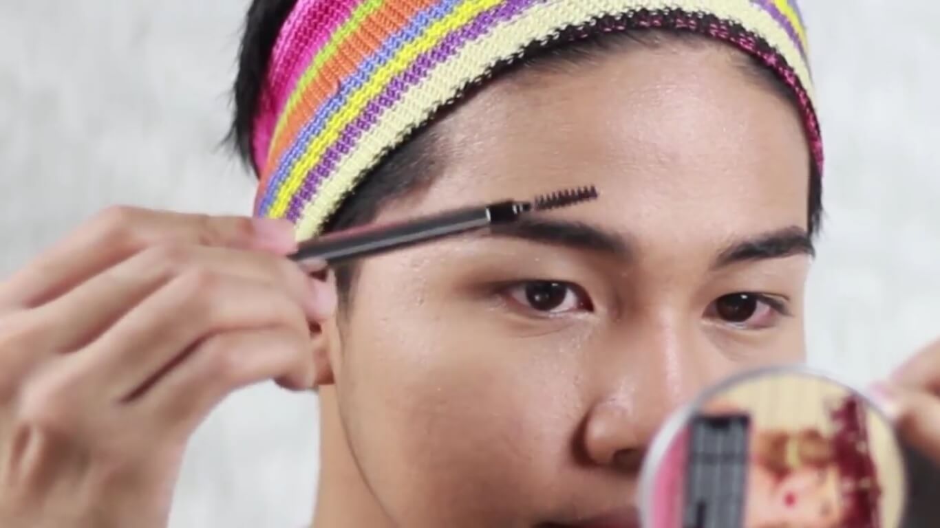 LOOK: This Guy's Brows Are More On-Fleek Than Yours