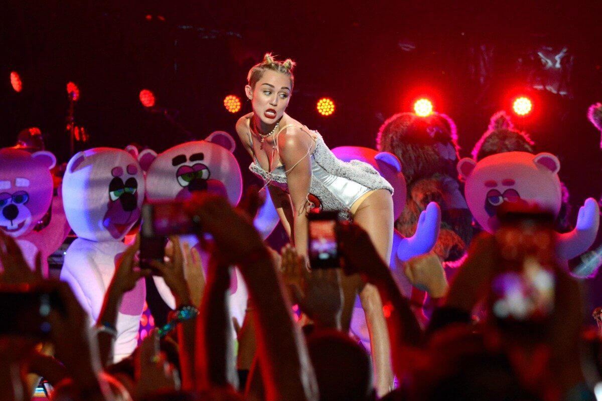 BadFeminist-MileyVMAs2013