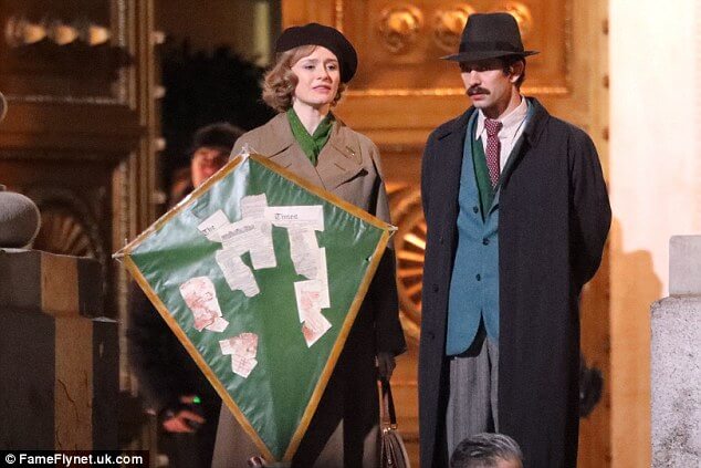 LOOK- The First Photos of Emily Blunt and Lin-Manuel Miranda in Mary Poppins Returns 2