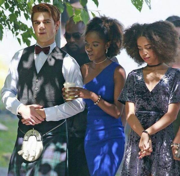 LOOK: Behind The Scenes of Riverdale Season 2 - a wedding 