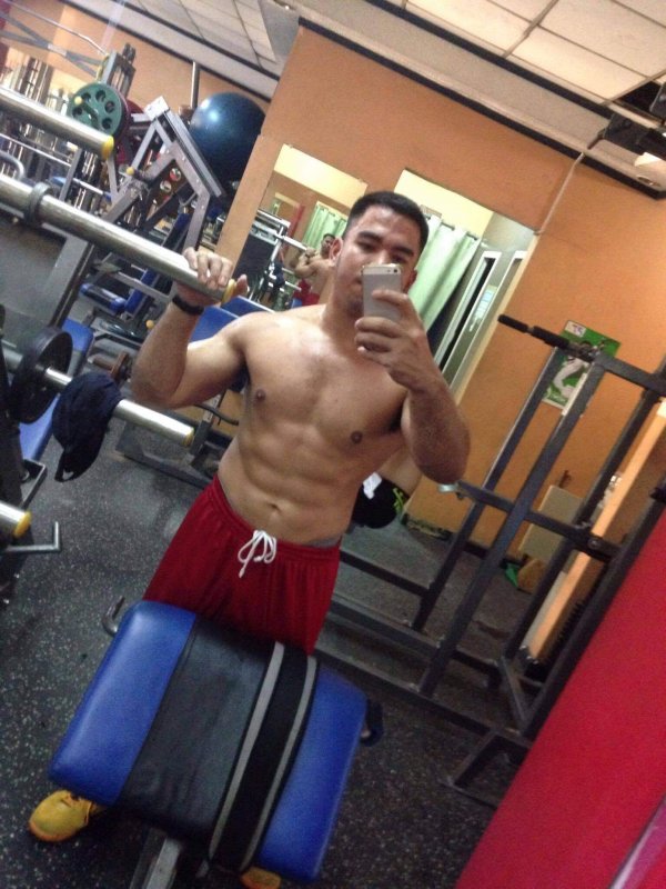 INSPIRING: This guy's fitness journey from #HarambetoHaramBAE will motivate you to work out! 10 19620536_1833870876630381_8007957183835856073_o