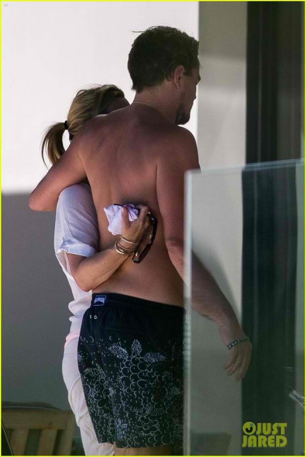 leo dicaprio goes shirtless on vacation with kate winslet 06 e1503851548642