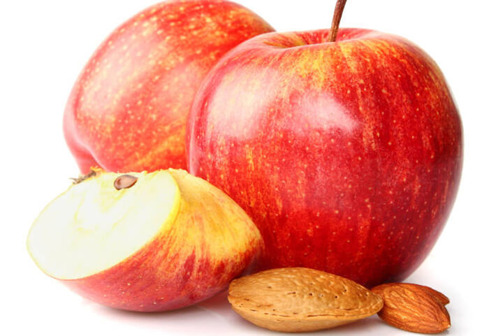 apple and almonds