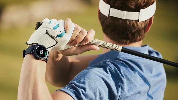 8 Gift Suggestions to Get Your Techie Friends for Christmas 3 Christmas Gift Smartwatch