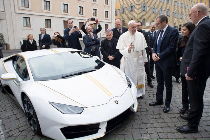 Pope Francis supercar Lamborghini e1510833452584