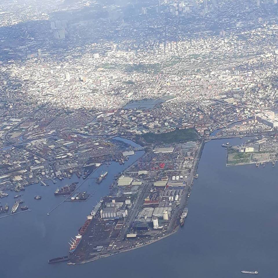 Manila-from-the-air-photo-by-Summer-Reyes-Carullo
