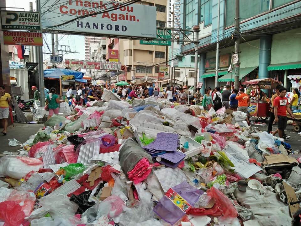 Filipinos Welcomed 2018 with Lights, Sound, and Tons of Garbage 2 Filipinos-Greet-the-New-Year-with-Tons-of-Garbage-4