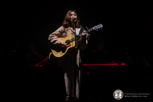 Moira performing at the Araneta Coliseum