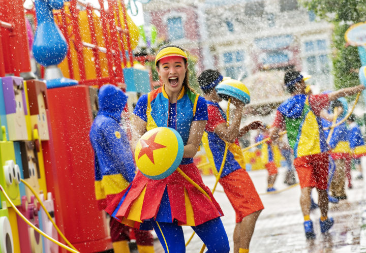 HKDL Pixar Water Play Street Party e1555151840410