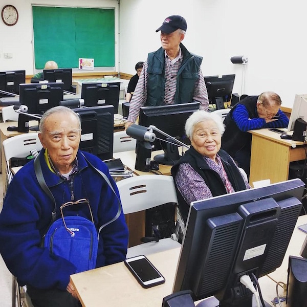 grandparents smartphone classes 1